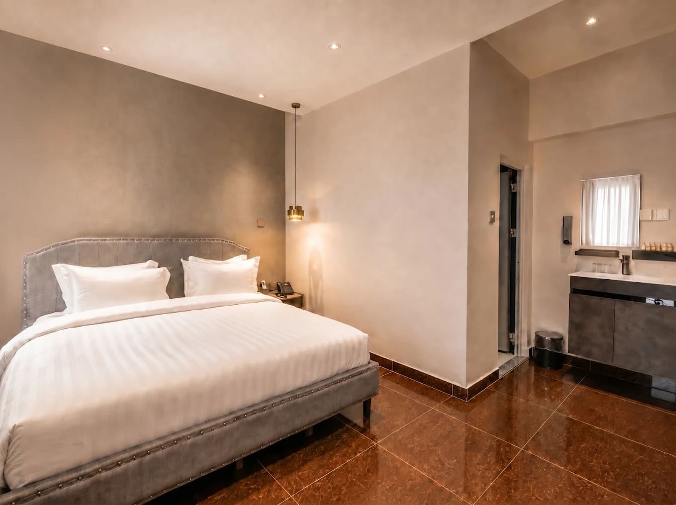 Phòng ngủ riêng tư sạch sẽ tại khách sạn có spa cao cấp Quận 1 SOLÉA